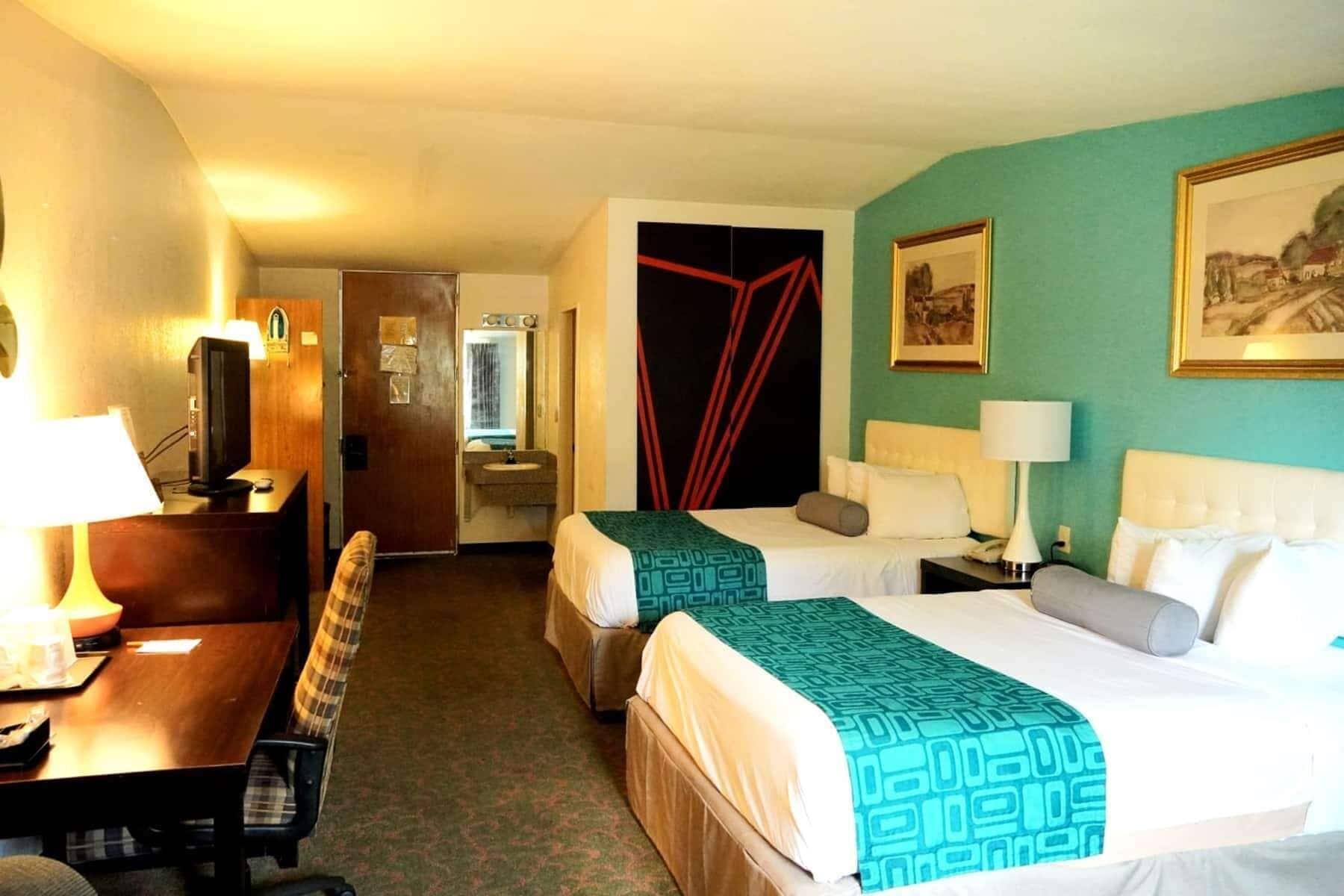 Howard Johnson By Wyndham Lake City Exterior photo