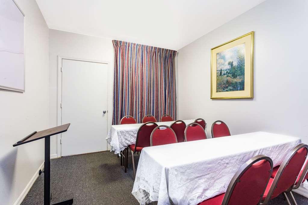 Howard Johnson By Wyndham Lake City Facilities photo